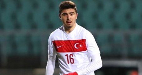 İngiliz Basını: Manchester United, Ozan Tufan'ı İzliyor