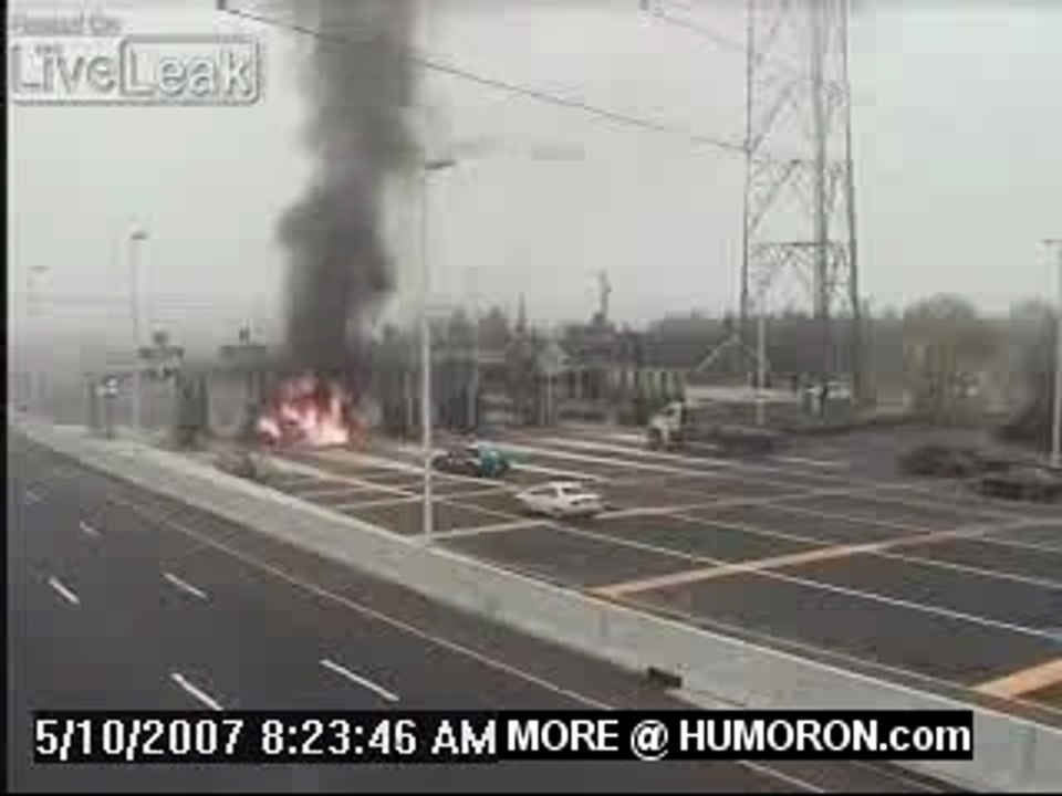 Toll_booth_crash