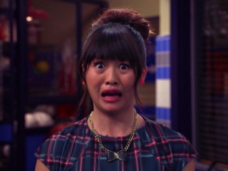 Bella et les Bulldogs | Le casier de Sawyer | NICKELODEON 4Teen