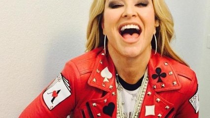 Anastacia, un selfie in topless contro la malattia