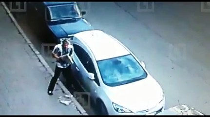 Разбил стекло ради зарядки от айфона