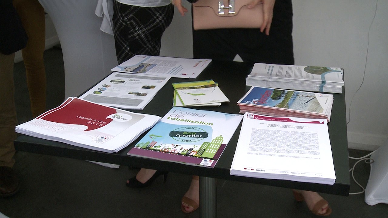 Emmanuelle Cosse "mobilise les énergies" lors du forum des écoquartiers