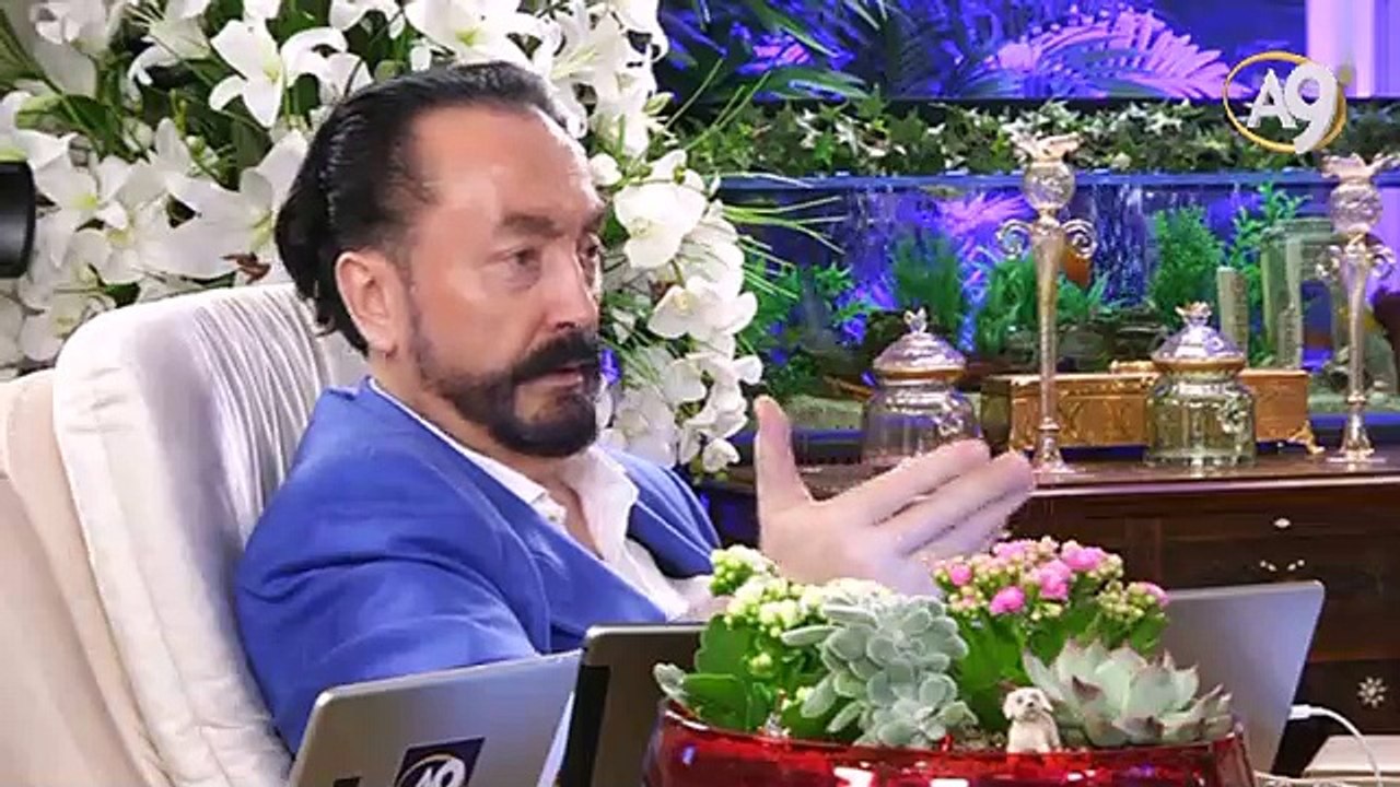 Münafıkta hayvan alametleri çok keskindir. Yüzünde hayvan anlamsızlığı vardır.