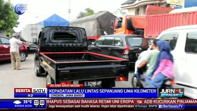 Jalur Pantura Pasar Tegalgubug Cirebon Macet Parah