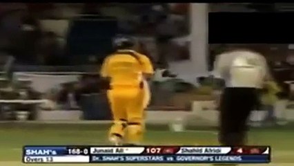 Amjad Sabri plays cricket--Bowling to Shahid Afridi