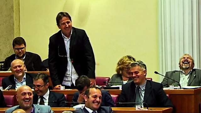 Petrina - Lapsus linguae i urnebes u sabornici