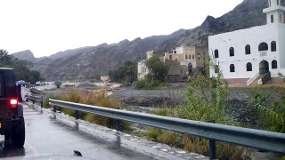 Flash flood in Wadi Sumail - 26 Apr 13