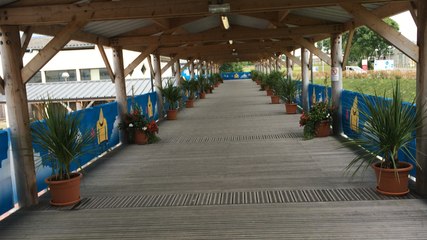 Préparation du centre de presse du Grand Départ du Tour de France 2016