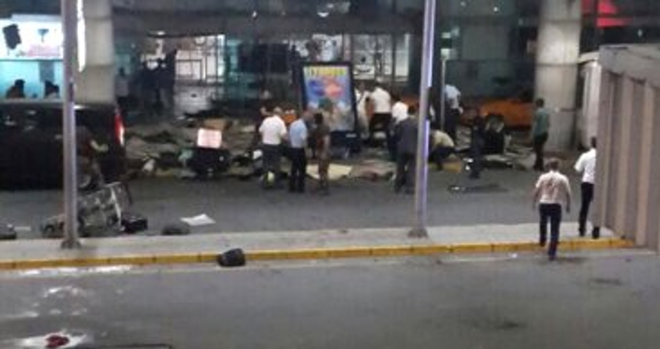 Atatürk Havalimanı'nda Patlamalar Oldu, 10 Kişi Öldü