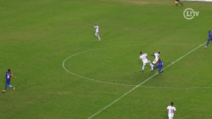 Video herunterladen: Que lambança! Zagueiro falha feio e Vasco leva virada em São Januário