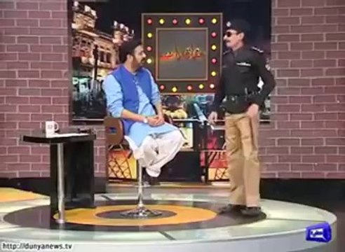 Hilarious Iftikhar Thakur making fun of Hamza Ali Abbasi