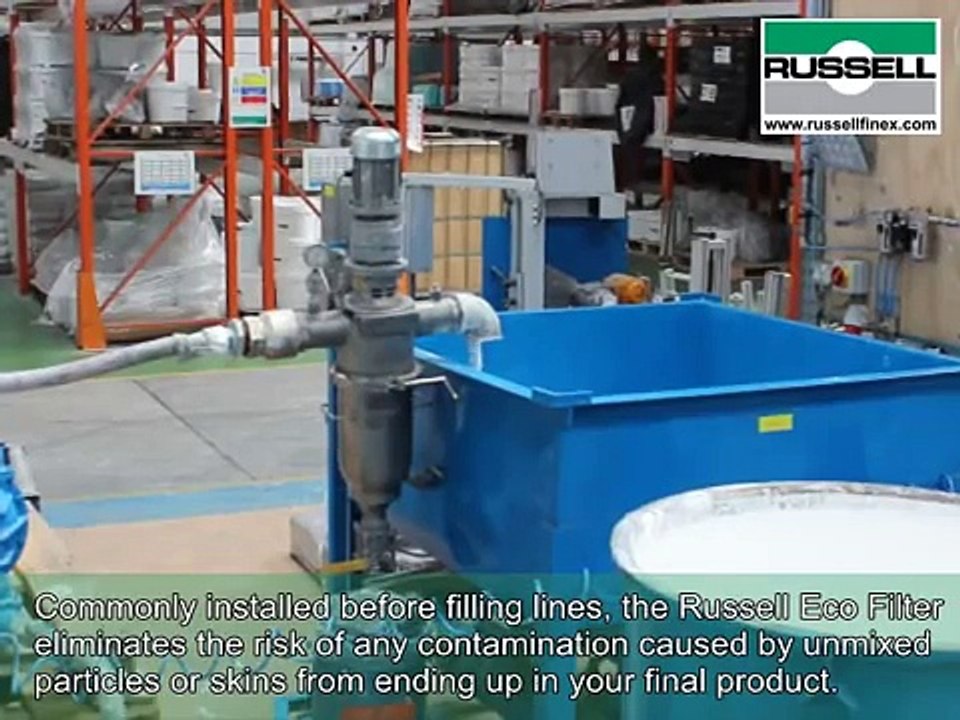 Filtering liquid paint using a self-cleaning filter