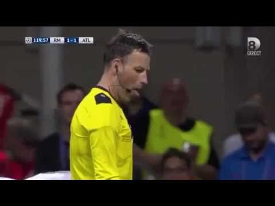 حركة  غريبة من حكم  مارك كلتنبرج نهائي دوري أبط...