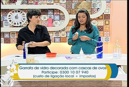 Artesanato - Garrafa de vidro decorada com cascas de ovos