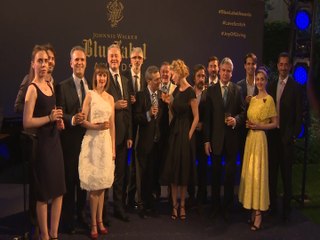 Скачать видео: Numerosos rostros conocidos en la gala de os Premios Blue Label