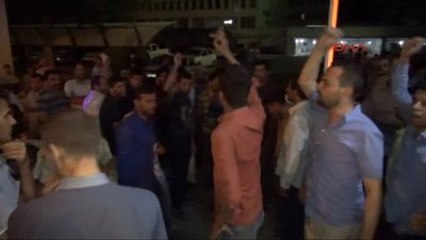 Şanlıurfa Kanalda Kaybolan Kişinin Yakınları Suyun Kesilmesi İçin DSİ'de Eylem Yaptı )