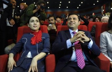 Demirtaş ve Yüksekdağ'dan İstanbul Mesajı: Silah Sevkiyatı Yurttaşları Tehdit Ediyor