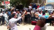 بالفيديو.. صحافة مواطن: طلاب الثانوية العامة يحتجون أمام مديرية التربية والتعليم بمطروح