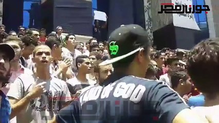 طلاب الثانوية العامة يتظاهرون أمام نقابة الصحفيين