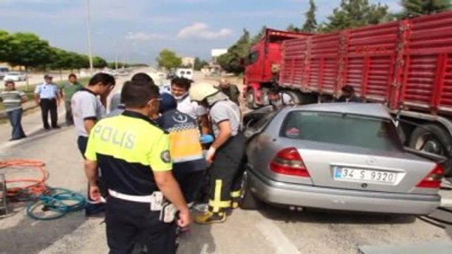 Burdur 2 Yaşındaki Çocuk Hurdaya Dönen Araçtan Burnu Bile Kanamadan Kurtuldu
