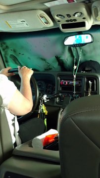 Fail : quand l'eau rentre par le toit de la voiture au Car Wash !!