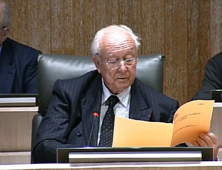 Roland Cazzola intervient sur la piscine nord