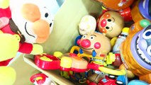 アンパンマン アンパンマンのパトロール 撮影スタジオ探検 おもちゃの町 その4 積み上がってるおもちゃ箱 Anpanman Toy Studio