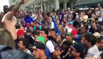 Des supporters français rendent hommage aux policiers à Lyon