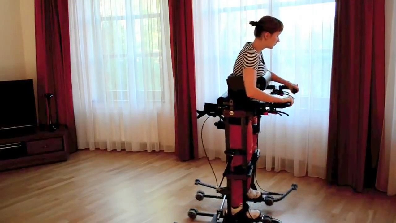 Yürüme zorluğu çekenler için yardımcı araç - Andador activo