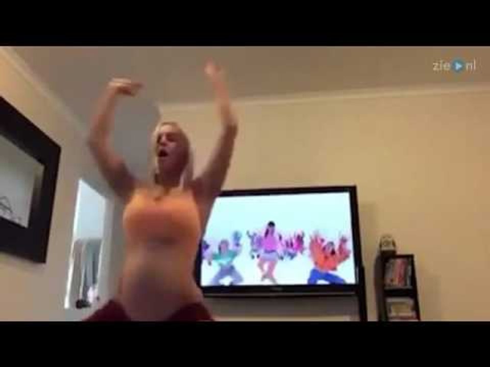 Zwangere Vrouw Danst Op Justin Bieber Vlak Voor Vliezen Breken   Bizar   Video