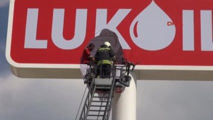 Erzincan Reklam Panosunda Akıma Kapılıp Öldü