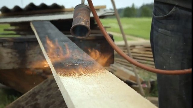 Découvrez La Technique Japonaise Pour Donner Au Bois Un Revêtement Pouvant Durer Jusqu'à 100 Ans !