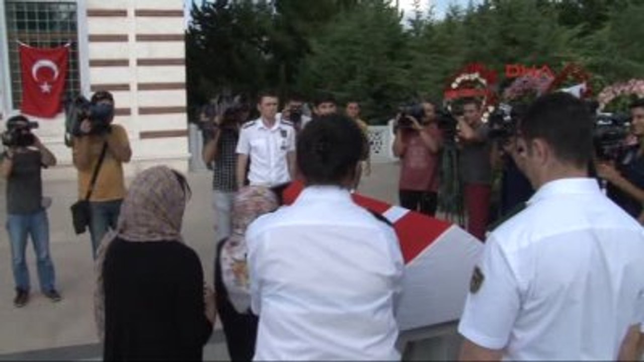 Şehit Gümrük Muhafaza Memuru Gözyaşlarıyla Uğurlandı 3