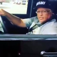 Nicky Jam Le regaló Una Jeep a este señor por encotrar sus llaves