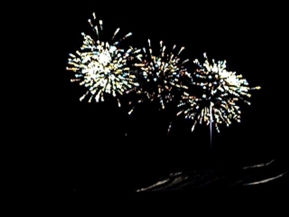 NESLE FEU D'ARTIFICE PART 3