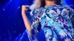 Beyoncé passa microfone para fã em show e se surpreende