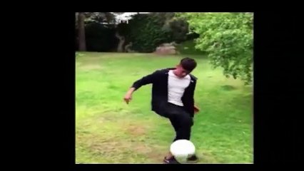 D’une frappe puissante, Neymar détruit un drone en plein vol