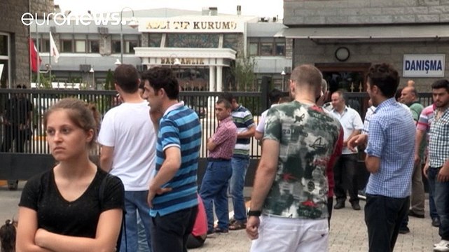 Istanbul, il dolore di chi ha perso i propri cari