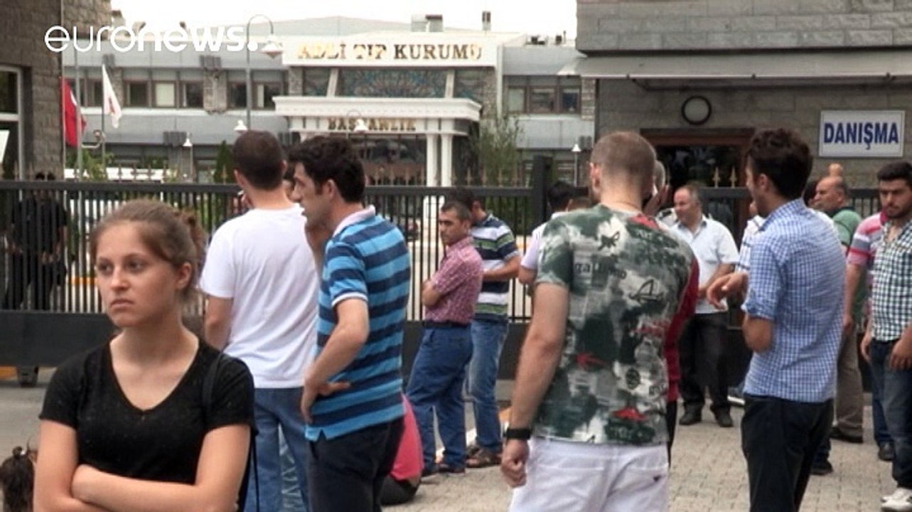 Nach dem Anschlag: Der schwere Gang der Angehörigen