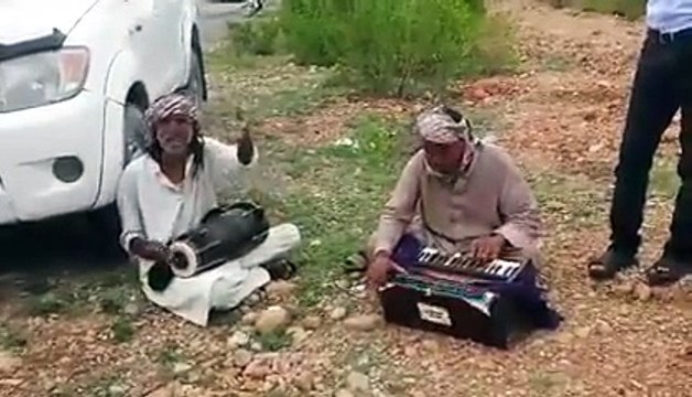 Unknown Artists Are Performing On Taj Dar E Haram