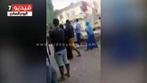 بالفيديو..أهالى قرية بالدقهلية يعتدون على ضابط احتجاجا على توصيل خط مياه من شبكة قريتهم لأخرى