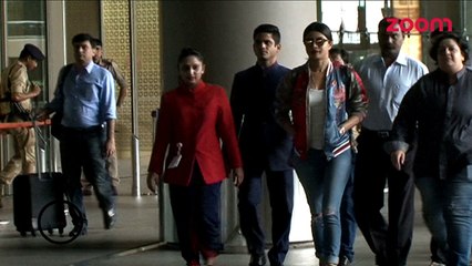 Priyanka Chopra avoids question on Deepika Padukone - Bollywood News #TMT