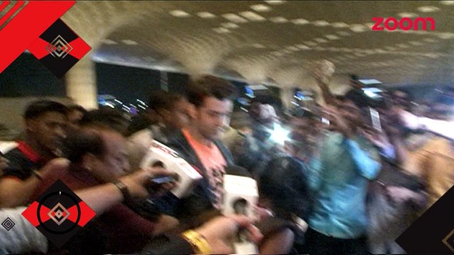 Hrithik Roshan hires a team of photographer's - Bollywood News #TMT