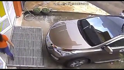 Gia Lai: Kẻ bịt mặt dùng mã tấu chém gục người phụ nữ trước nhà