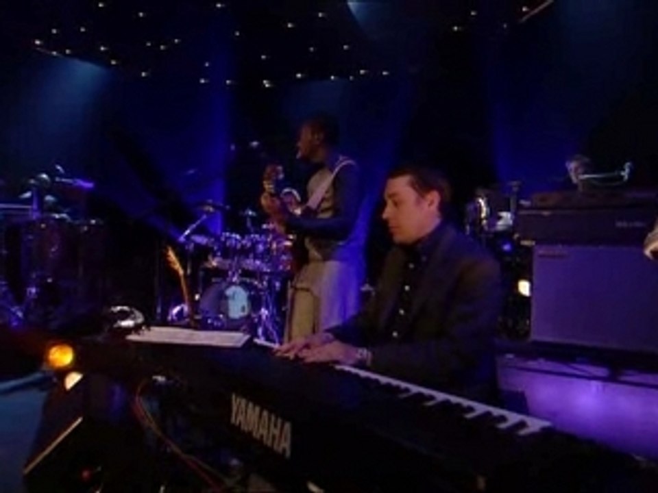 Sade - Is It A Crime   live (2000)