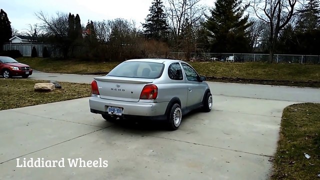 Les roues de cette voitures bougent dans toutes les directions !