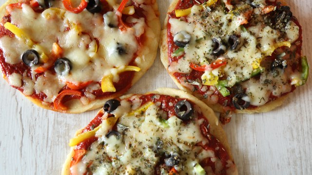 How To Make Pizza On Tawa | No Oven – No Yeast Pizza Recipe | Divine Taste With Anushruti