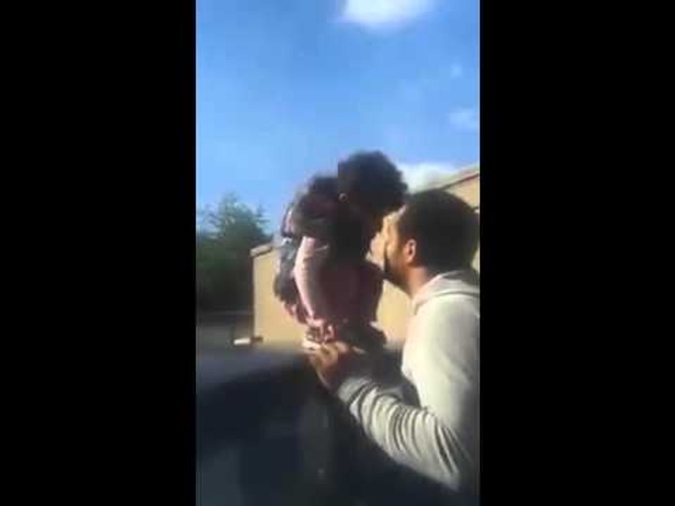 طريف..أب كاد أن يُصاب بالجنون رغم كلّ محاولاته و تهديداته لها "قولي واحد..تصر البنت..إثنين"