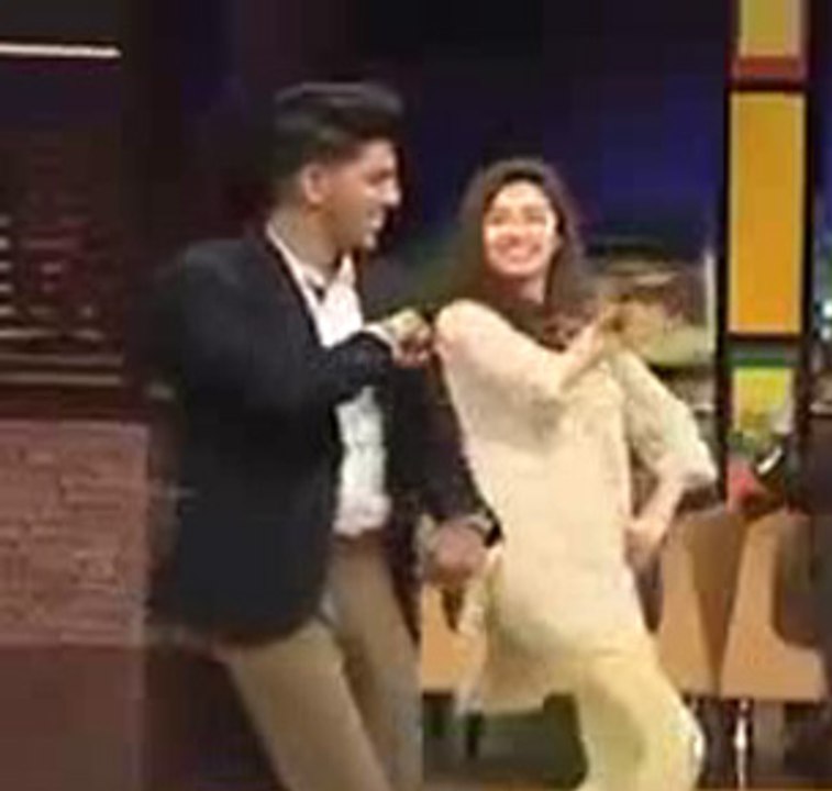 Mahira Khan Dance In Mazaaq Raat Iive show