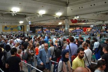 Canlı Bomba Saldırısıyla Sarsılan Atatürk Havalimanı'nda Yolcu Yoğunluğu
